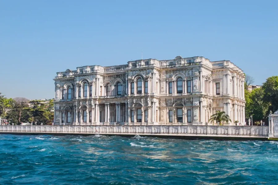 Beylerbeyi̇ Palace & Two Continents (Asia & Europe)
